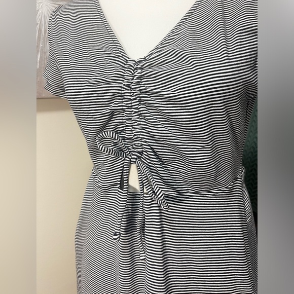 Arizona Jean Co. Short Sleeve Striped Dress with Cut-Out and Cinching - Picture 4 of 4